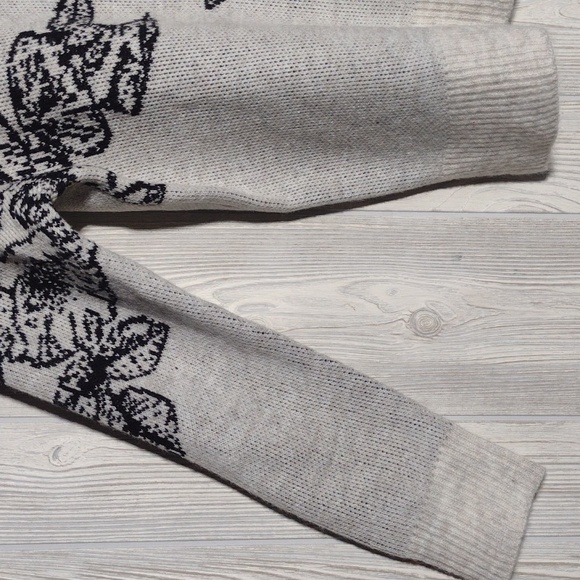 NWT Gorgeous Floral Knit Sweater - Picture 3 of 16